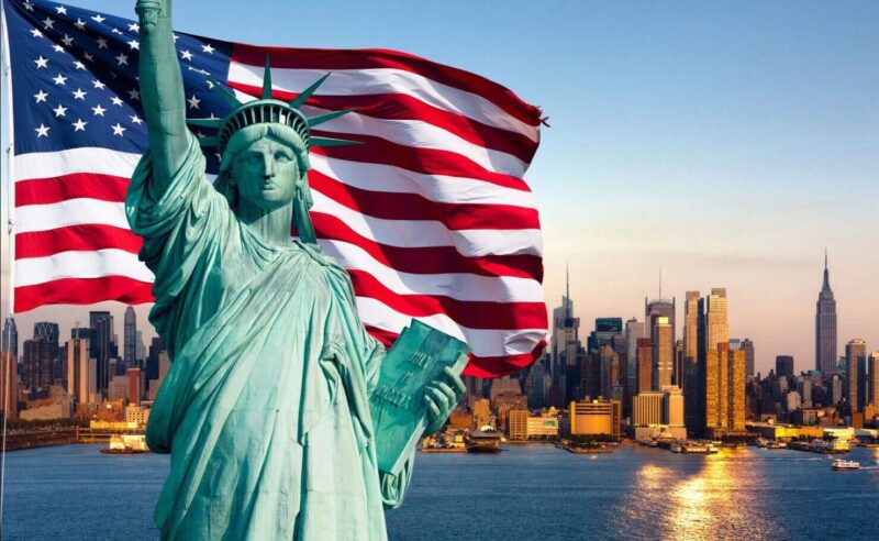 ành tượng nữ thần tự do và lá cờ nước Mỹ