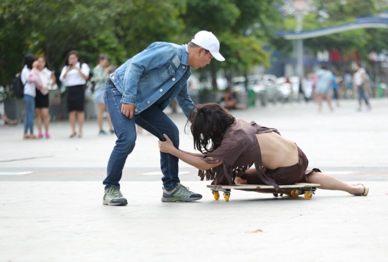 Ảnh ăn xin hài hước lướt ván