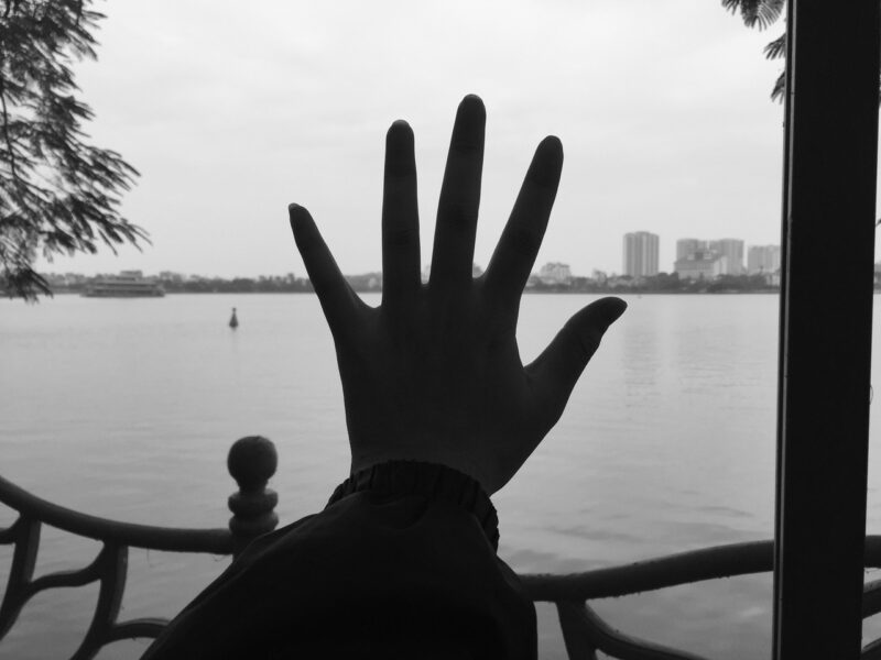 Ảnh bàn tay buồn bóng đen