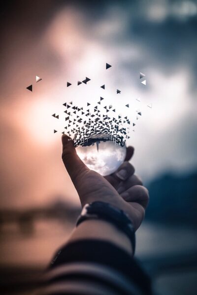 Ảnh bàn tay buồn cầm quả cầu