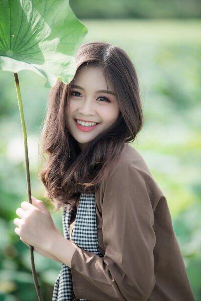 ảnh cười đẹp bên đàm sen