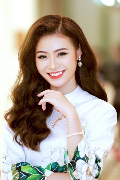 ảnh cười đẹp của hoa khôi áo dài