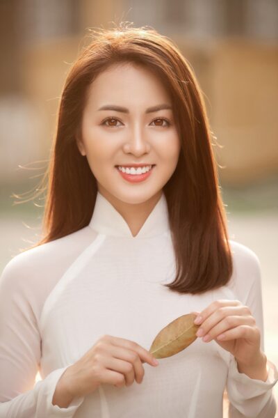 ảnh cười đẹp của thiếu nữ bên áo dài