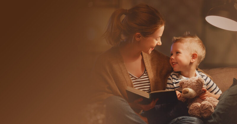 Ảnh mẹ và bé cùng cười vui vẻ