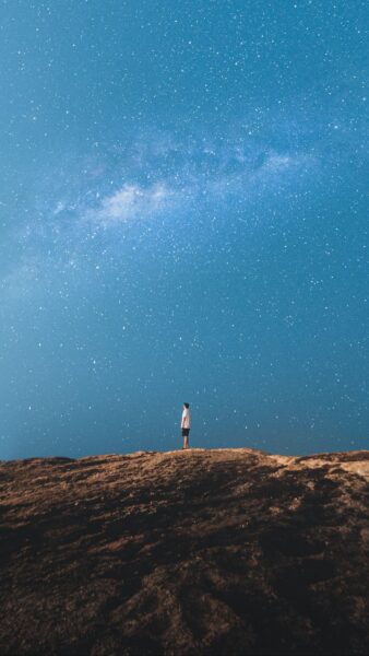 Ảnh nền điện thoại cô đơn bầu trời xanh