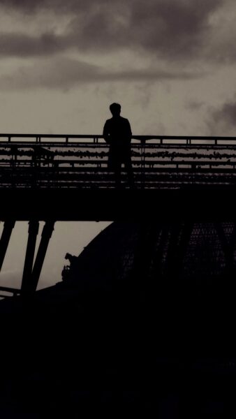 Ảnh nền điện thoại cô đơn đen trắng mạnh mẽ