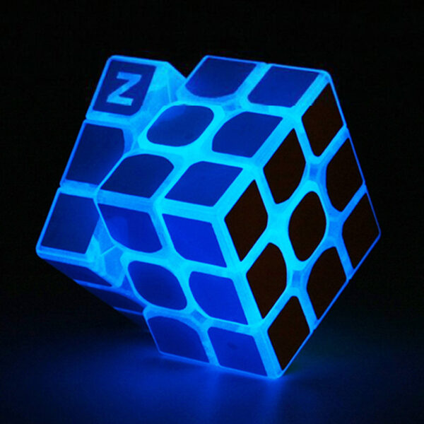 Ảnh chụp Rubik Moyu 3x3 đèn neon