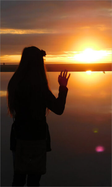 ảnh tạm biệt trong ánh hoàng hôn