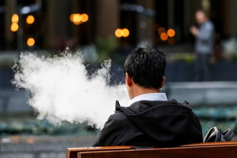 Ảnh thuốc lá và khói nơi công cộng