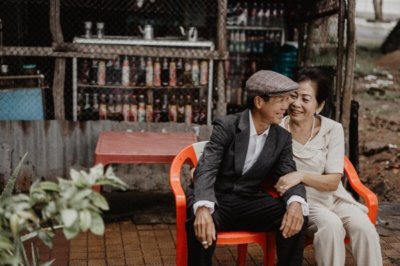 ảnh tình yêu tuổi già với màu ảnh xưa