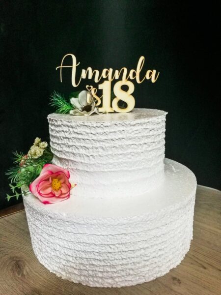 Bánh sinh nhật 18 tuổi hai tầng màu trắng nhã nhặn