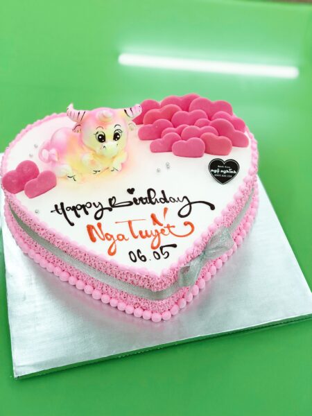 bánh sinh nhật con trâu cho người tuổi Sửu hình trái tim