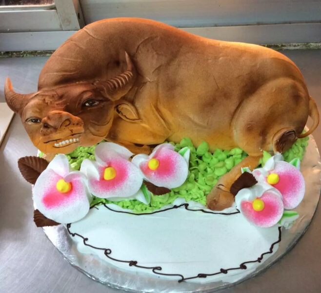 bánh sinh nhật con trâu cho người tuổi Sửu trưởng thành