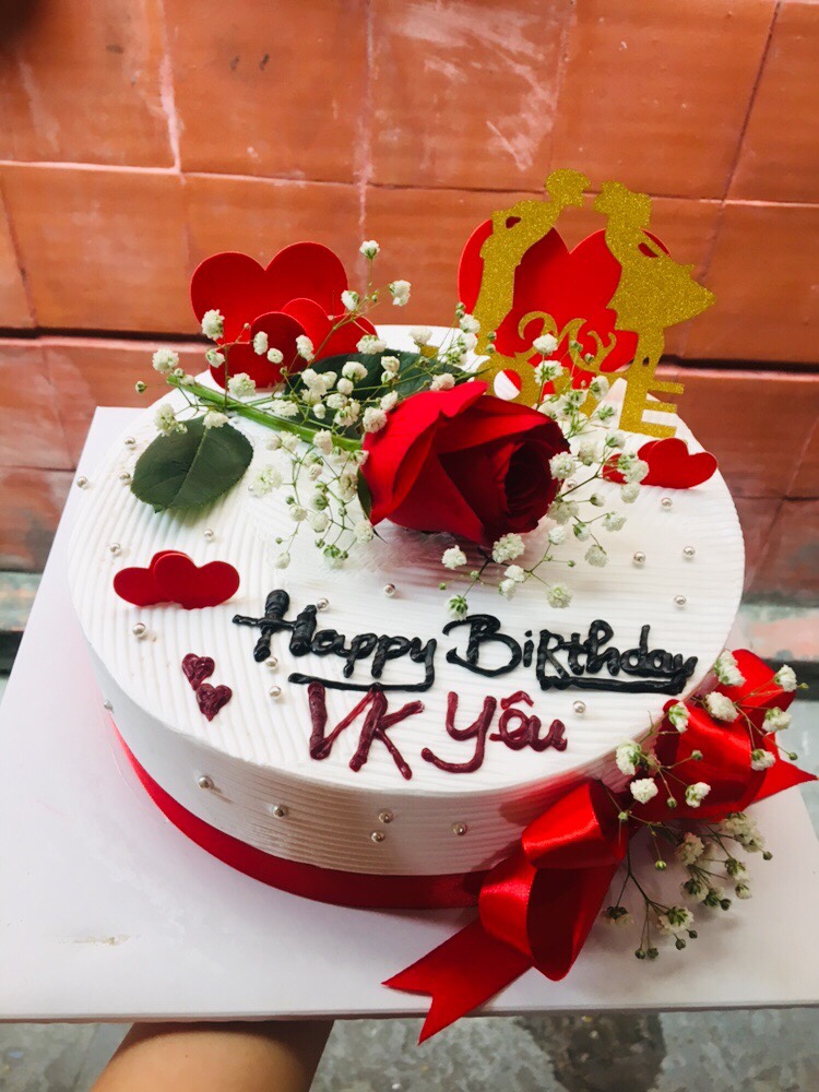 Bánh kem sinh nhật trái tim đỏ rực in hình tặng vợ yêu - Bánh Thiên Thần :  Chuyên nhận đặt bánh sinh nhật theo mẫu