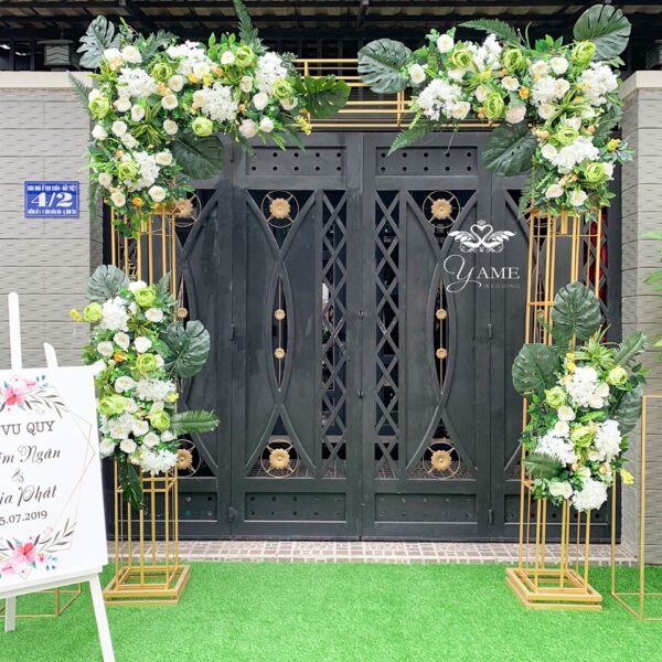 Cổng hoa cưới khung vàng
