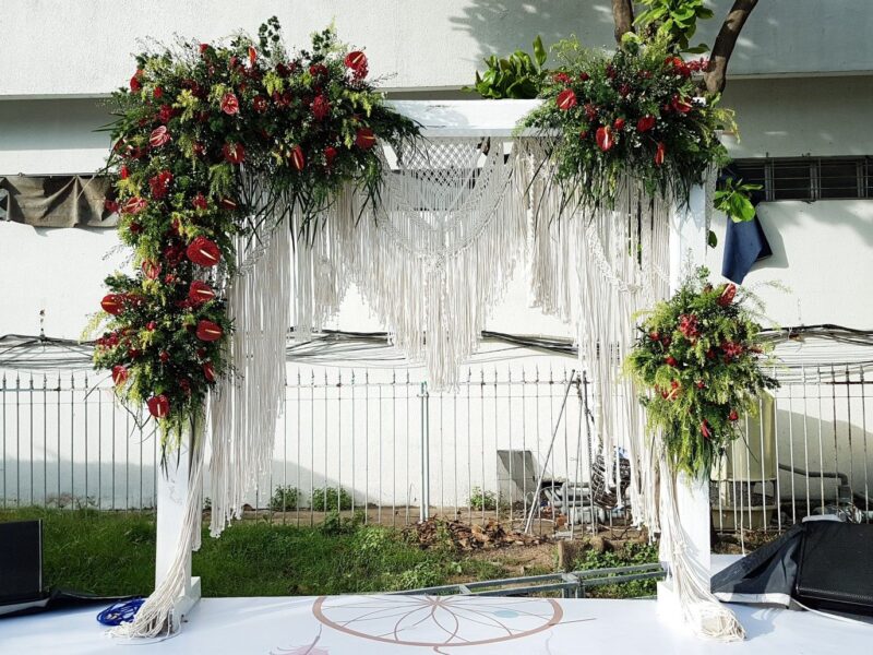 Cổng hoa cưới tua rua