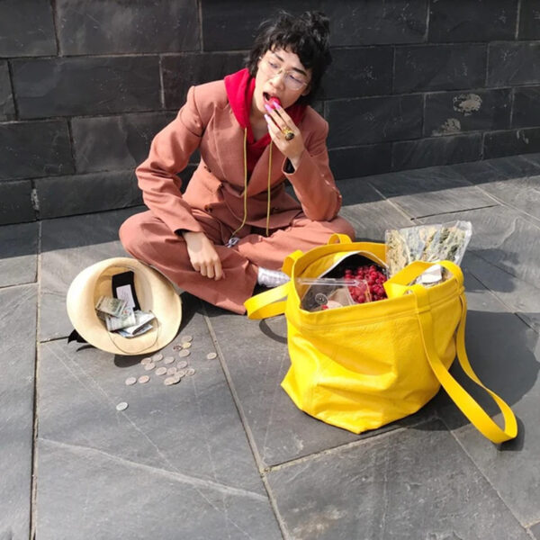 Hình ăn xin hài hước giỏ vàng