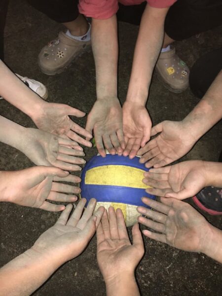 Hình ảnh bóng chuyền dưới đất