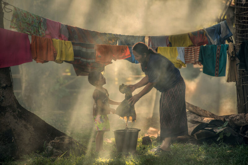 Hình ảnh buồn nhớ mẹ kí ức tuổi thơ