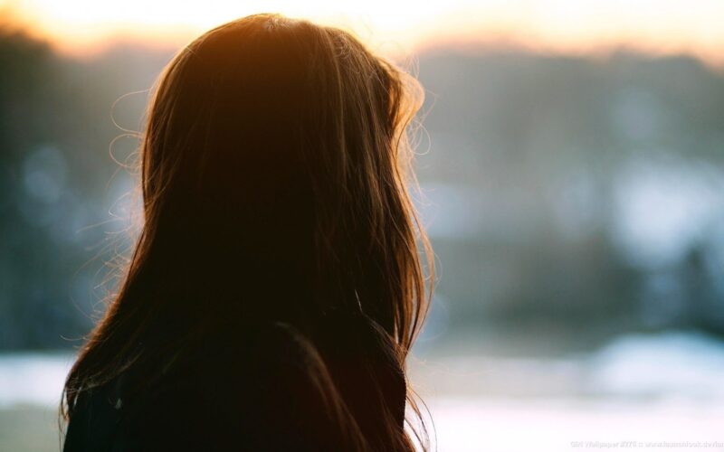 Hình ảnh buồn nhớ mẹ nhìn trời