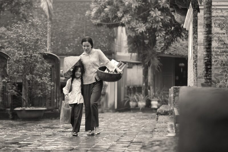 Hình ảnh buồn nhớ mẹ từng vất vả