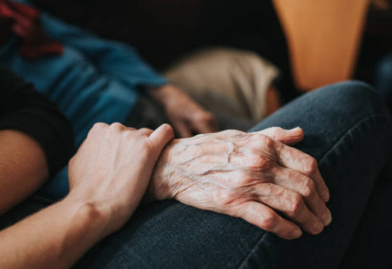 Hình ảnh buồn nhớ mẹ và đôi tay của mẹ