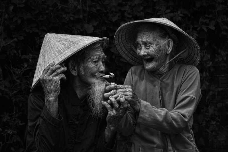 Hình ảnh đẹp về tình yêu tuổi già đen trắng