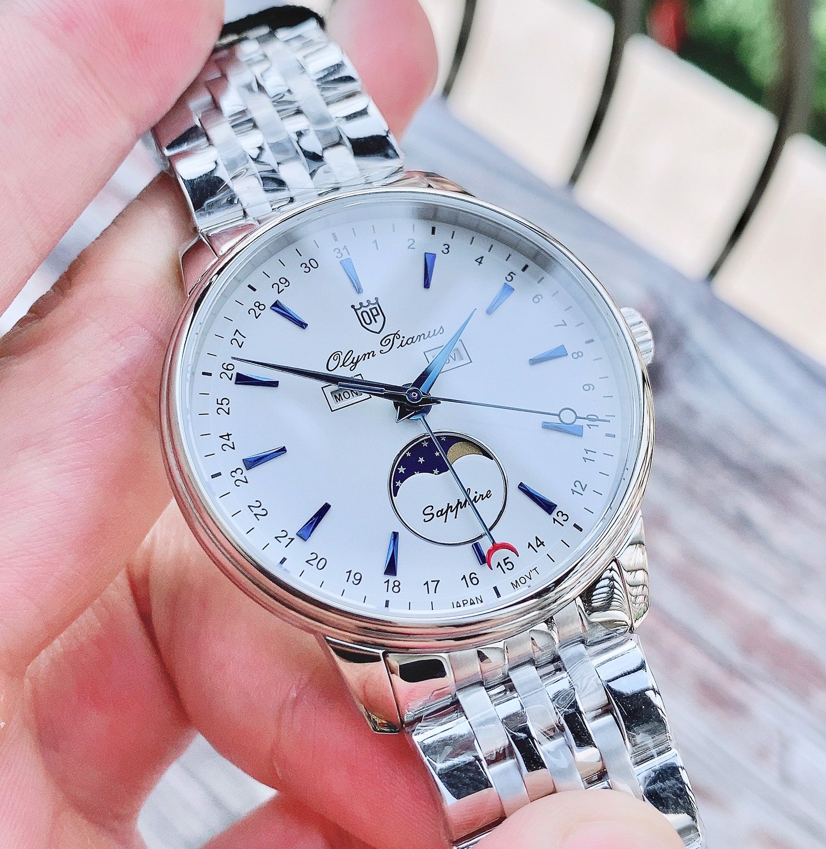 Hình ảnh đồng hồ đeo tay nam màu bạch kim