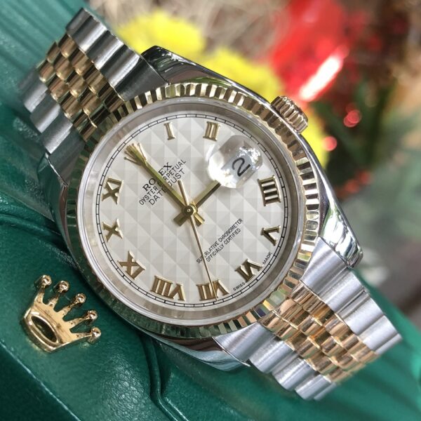 Hình ảnh đồng hồ Rolex vàng xám hoàng gia