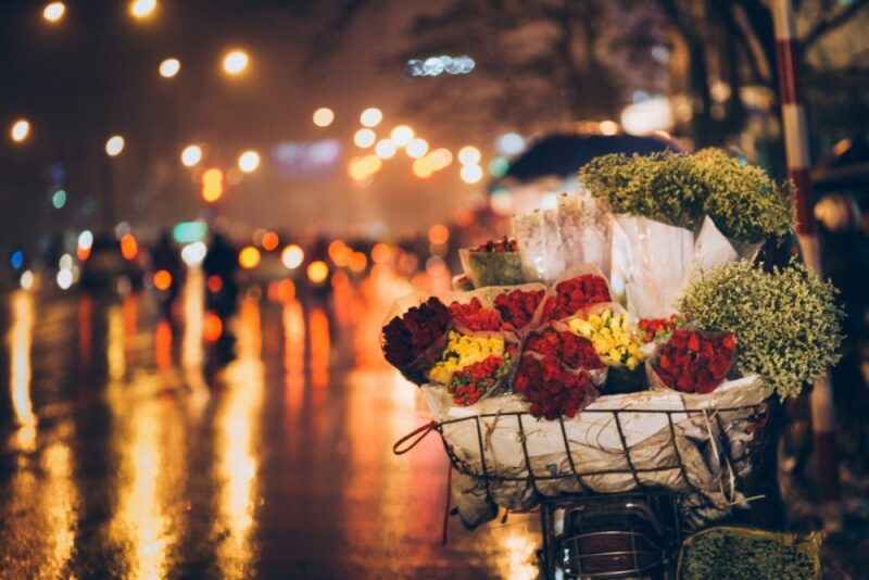 Hình ảnh Hà Nội về đêm- chiếc xe hoa thơ mộng