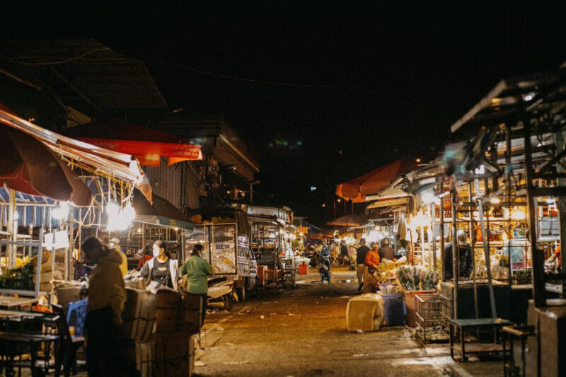 Hình ảnh Hà Nội về đêm- chợ đêm sôi động