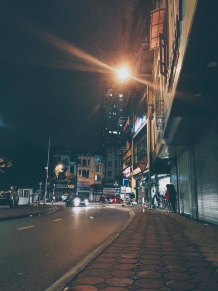 Hình ảnh Hà Nội về đêm- gam màu giản đơn