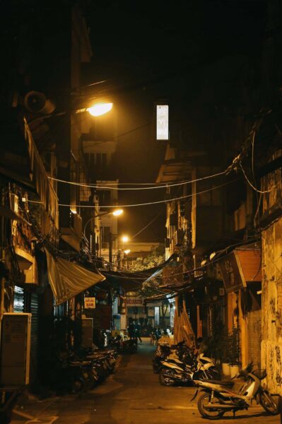 Hình ảnh Hà Nội về đêm một góc phố bình yên