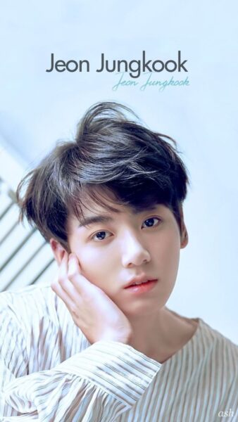 Hình ảnh Jungkook chống má làm hình ảnh cực đẹp