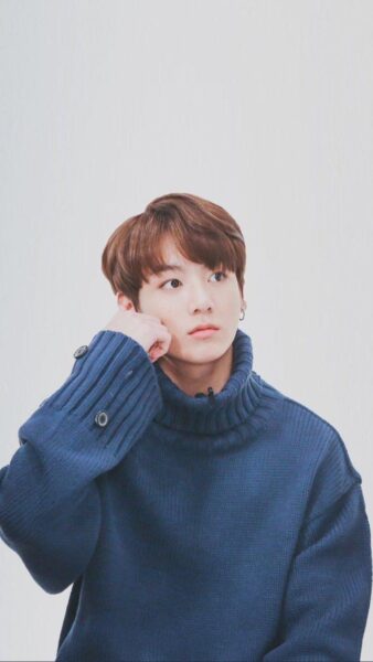 Hình ảnh Jungkook đáng yêu trong chiếc áo len xanh