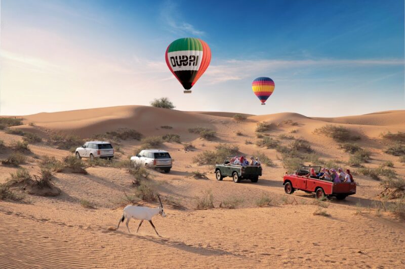 Hình ảnh khinh khí cầu trên sa mạc