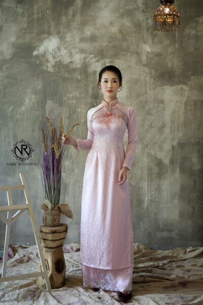 Hình ảnh mẫu áo dài cưới màu hồng đơn giản