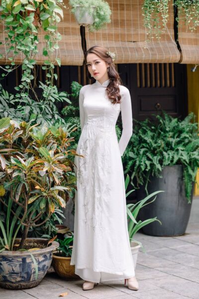 Hình ảnh mẫu áo dài cưới màu trắng đơn giản nhất