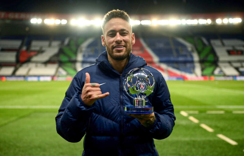 Neymars Bild mit dem neu erhaltenen Pokal