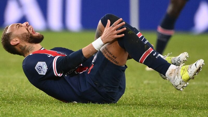 hình ảnh Neymar gặp phải chấn thương khi thi đấu