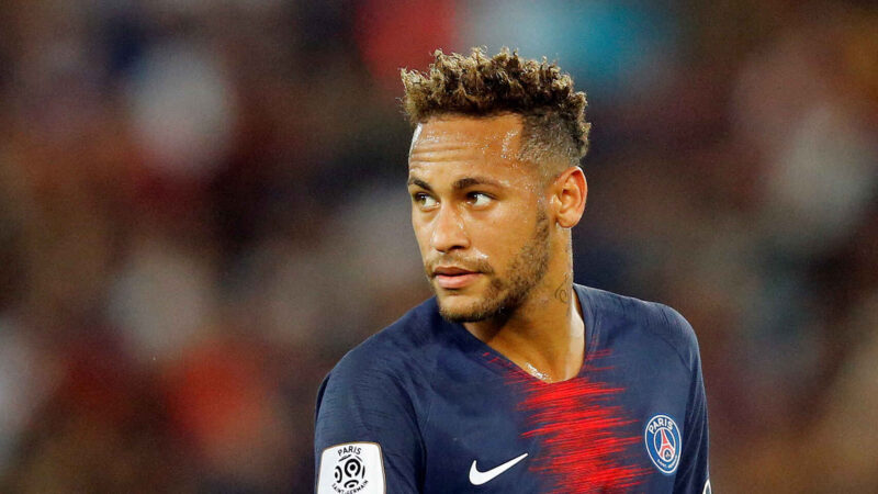 hình ảnh Neymar thi đấu vã mồ hôi