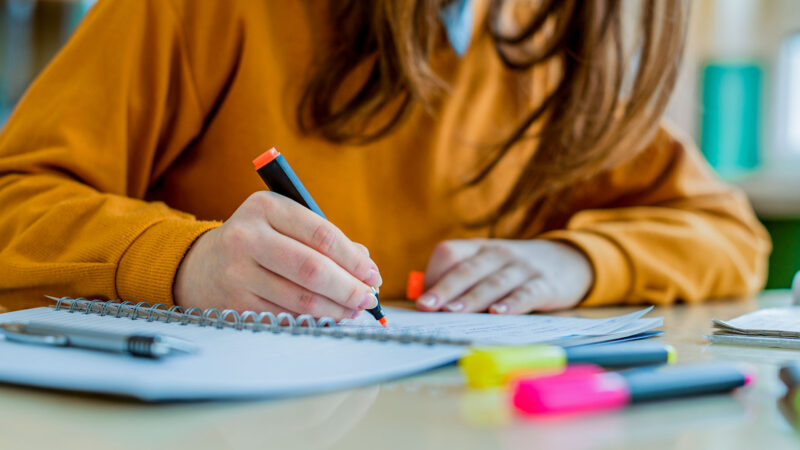 Hình ảnh ôn thi với bút note