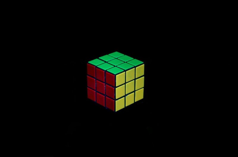Hình ảnh Rubik nền đen