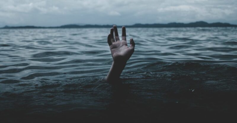 Hình ảnh tuyệt vọng như chìm dưới đáy đại dương