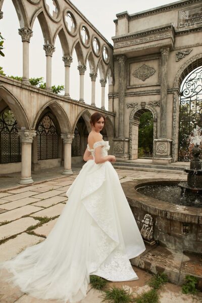 Hình ảnh váy cưới đuôi dài