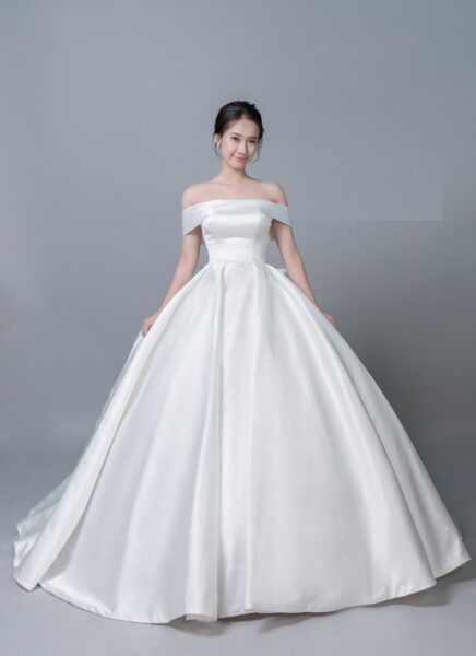 hình ảnh váy cưới phi bóng dáng trễ vai