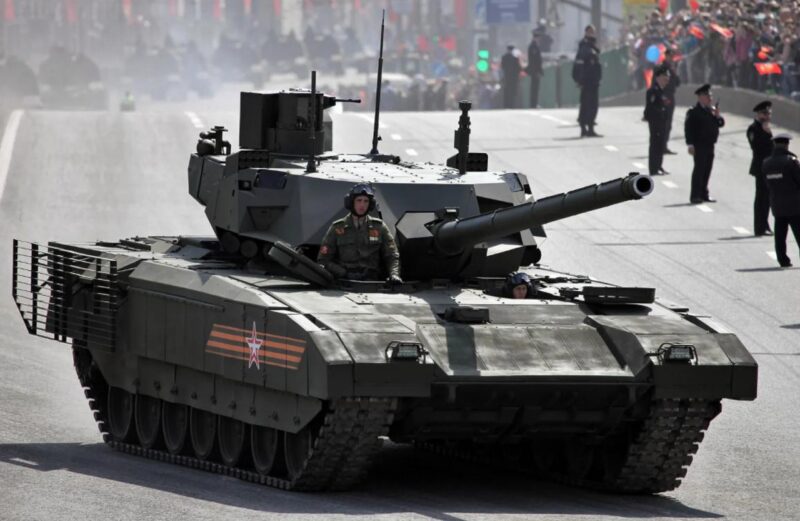 Hình ảnh xe tăng T-14 Arnata và người lính Nga