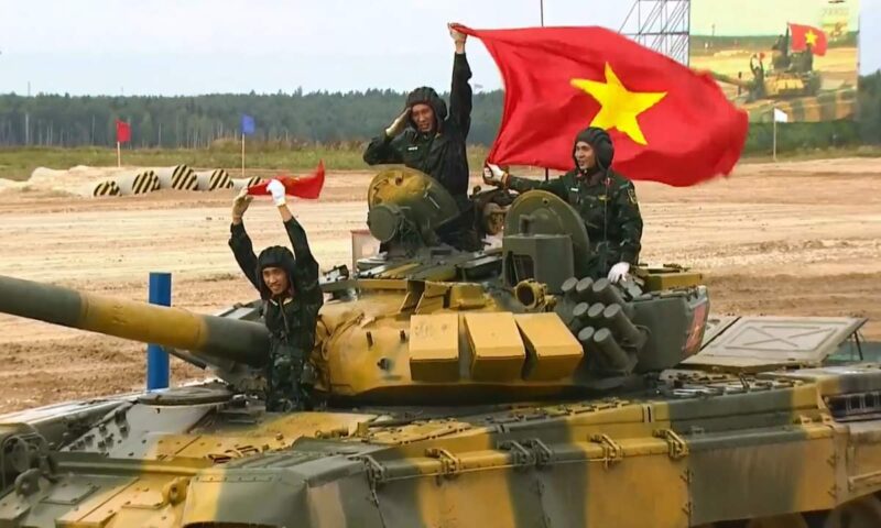 Hình ảnh xe mặt trăng và bộ đội Việt Nam tại đấu trường Army Game