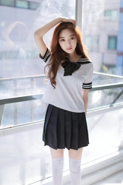 Hình gái xinh mặc váy xếp ly ngắn cute nhất