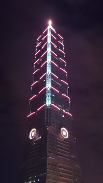 hình nền 4k cho điện thoại tháp vào ban đêm cực đẹp